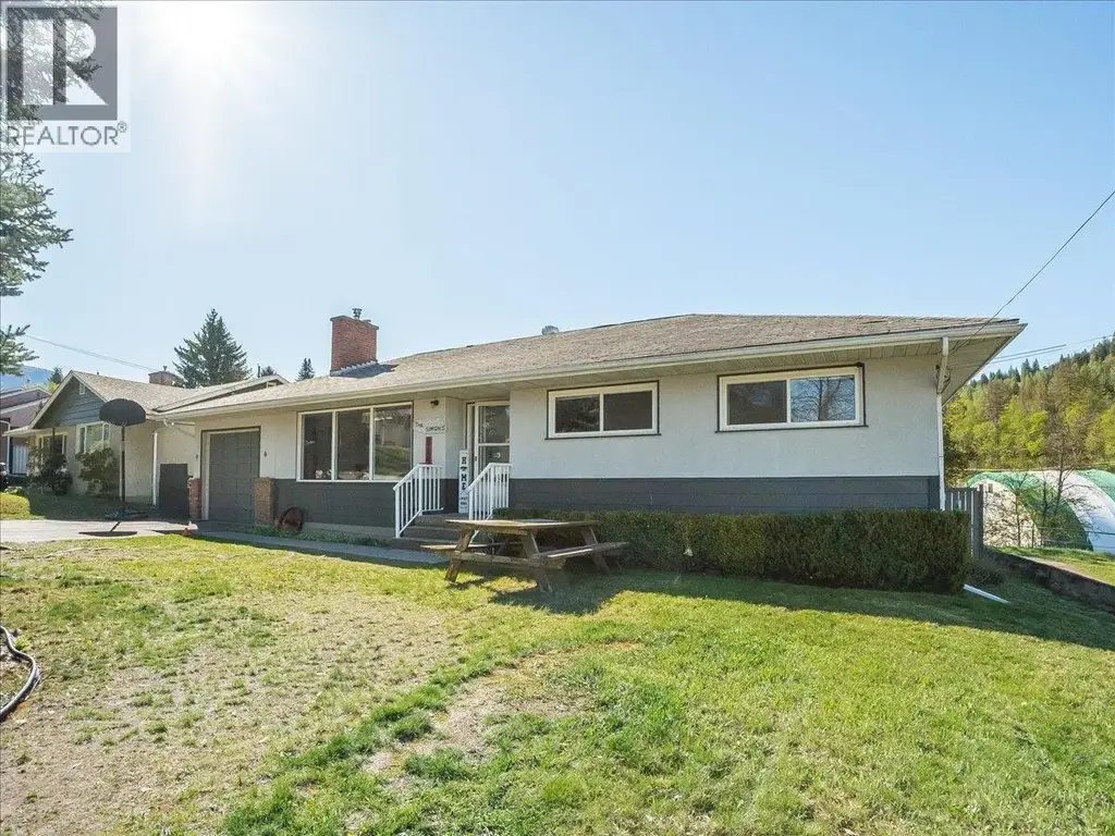 814 10th Street, Castlegar